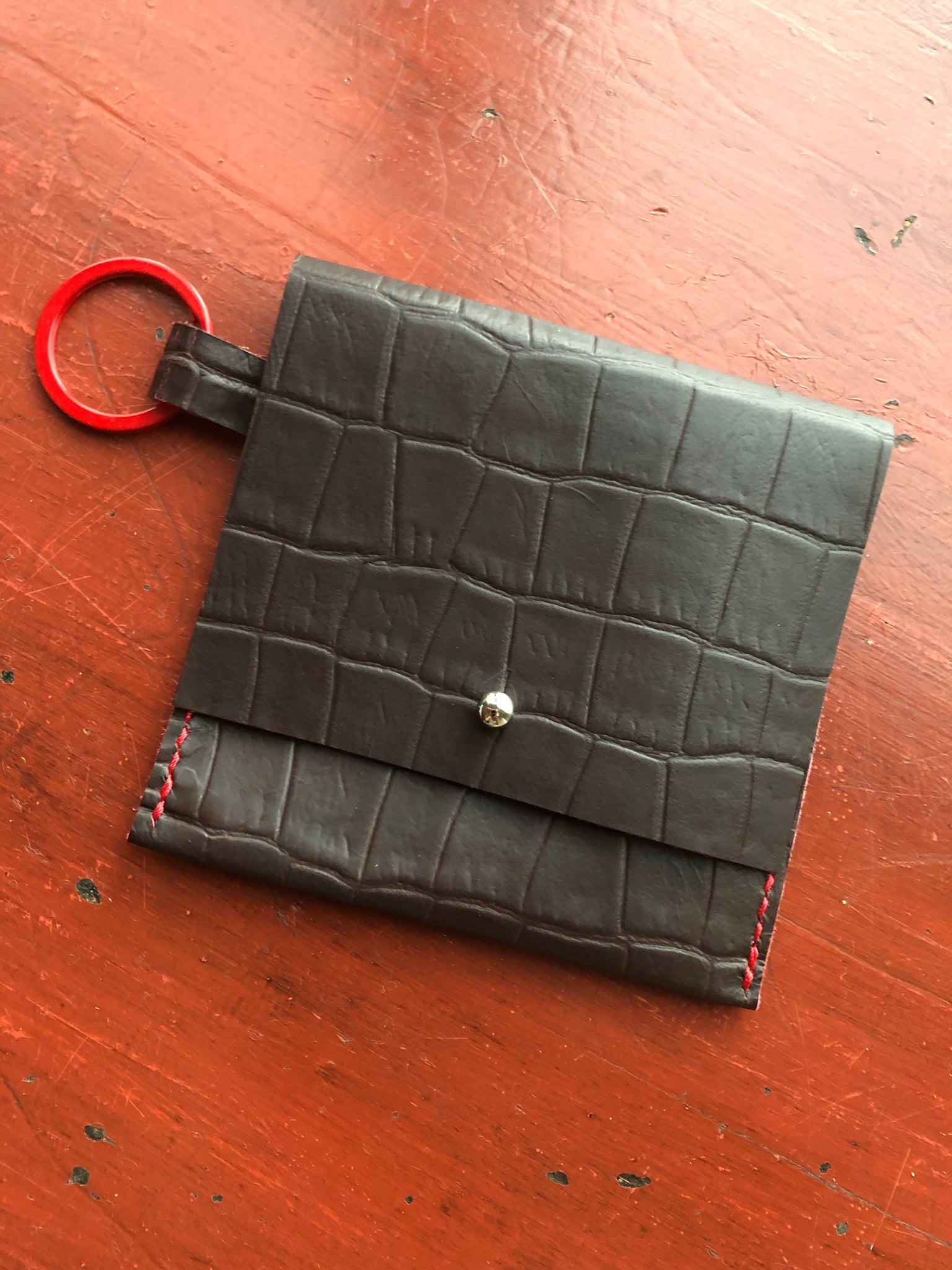 Chocolate leather wallet w/red keyring w/caramel stitching